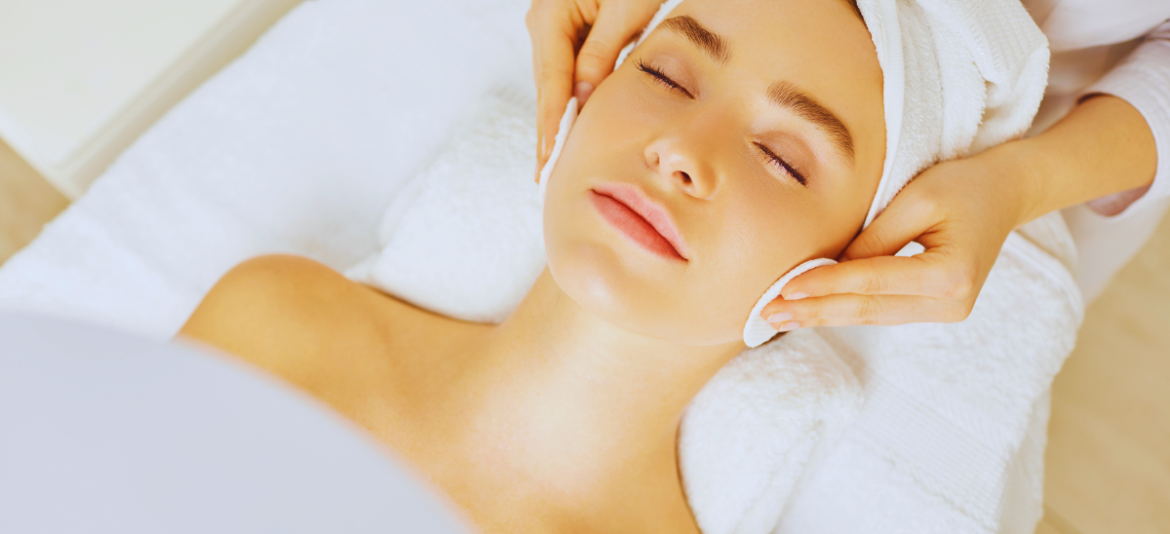 Achieve Glowing Skin with Customized Facials_vitalbodyventura